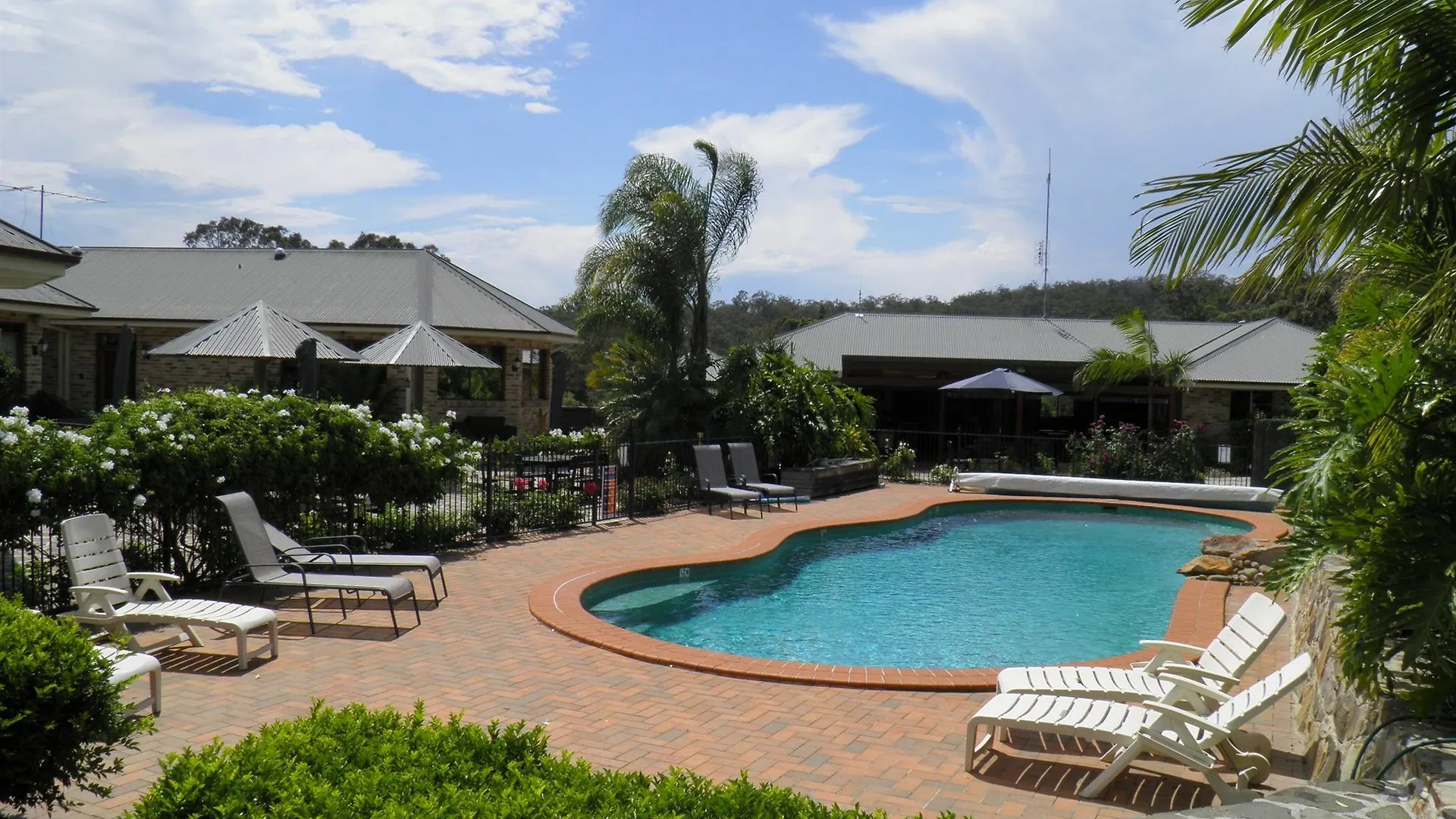 Robyn'S Nest Lakeside Resort Merimbula