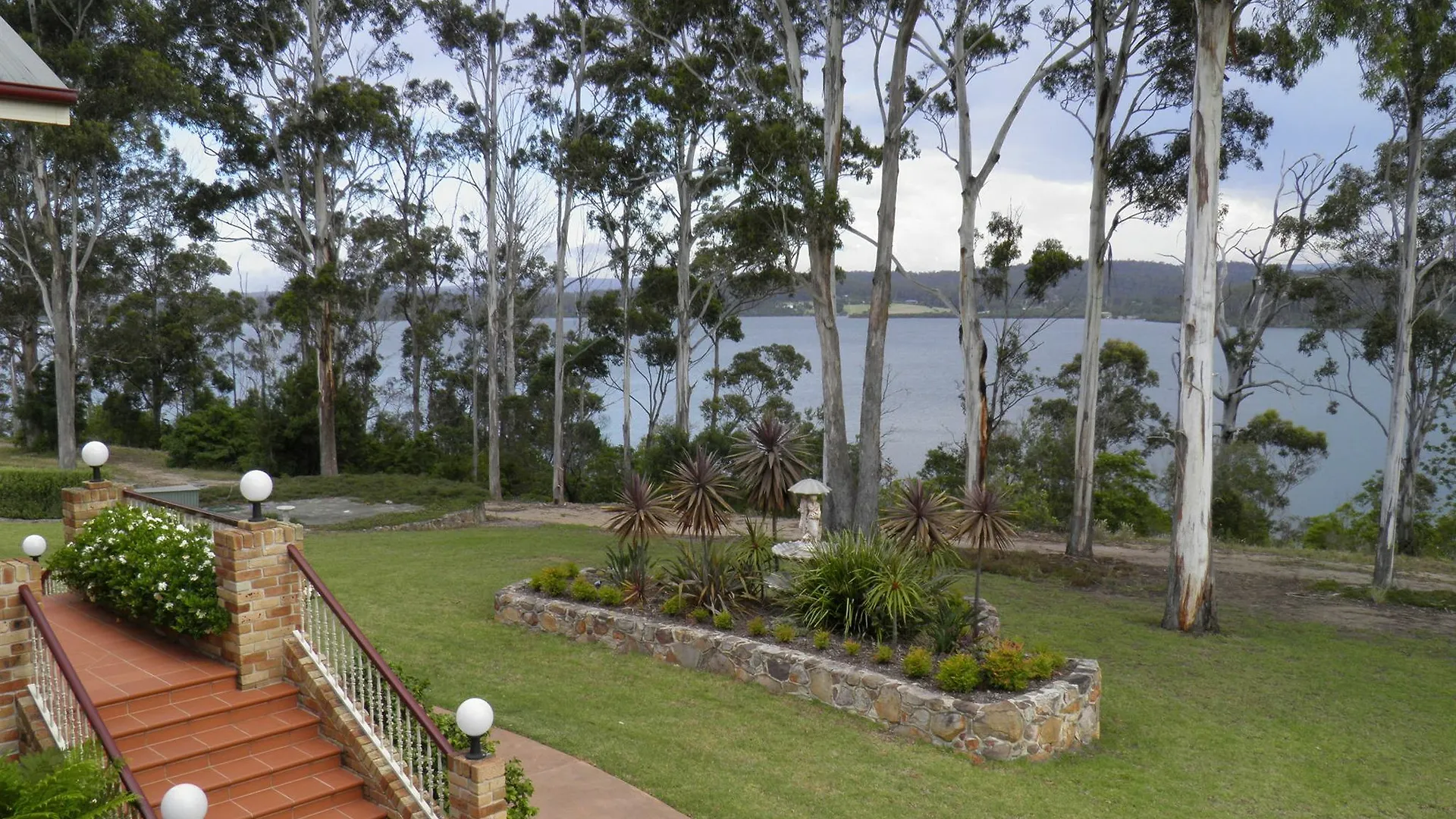 Robyn'S Nest Lakeside Resort Merimbula Gæstehus