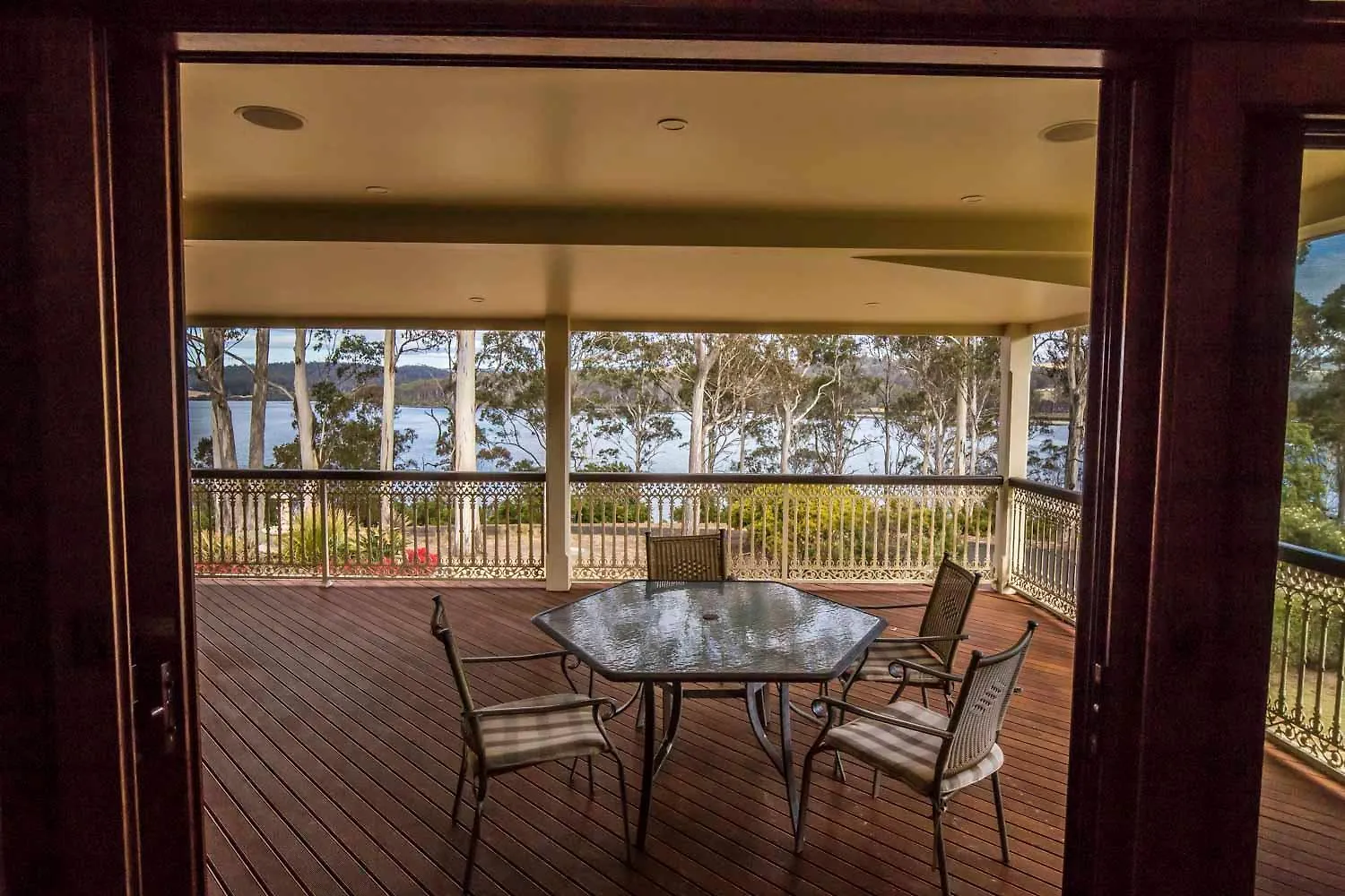 Robyn'S Nest Lakeside Resort Merimbula Guest house