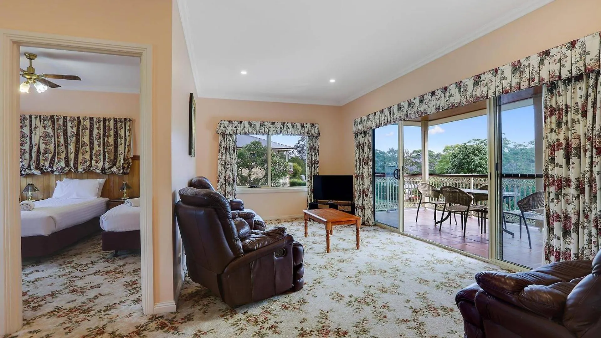 Robyn'S Nest Lakeside Resort Merimbula