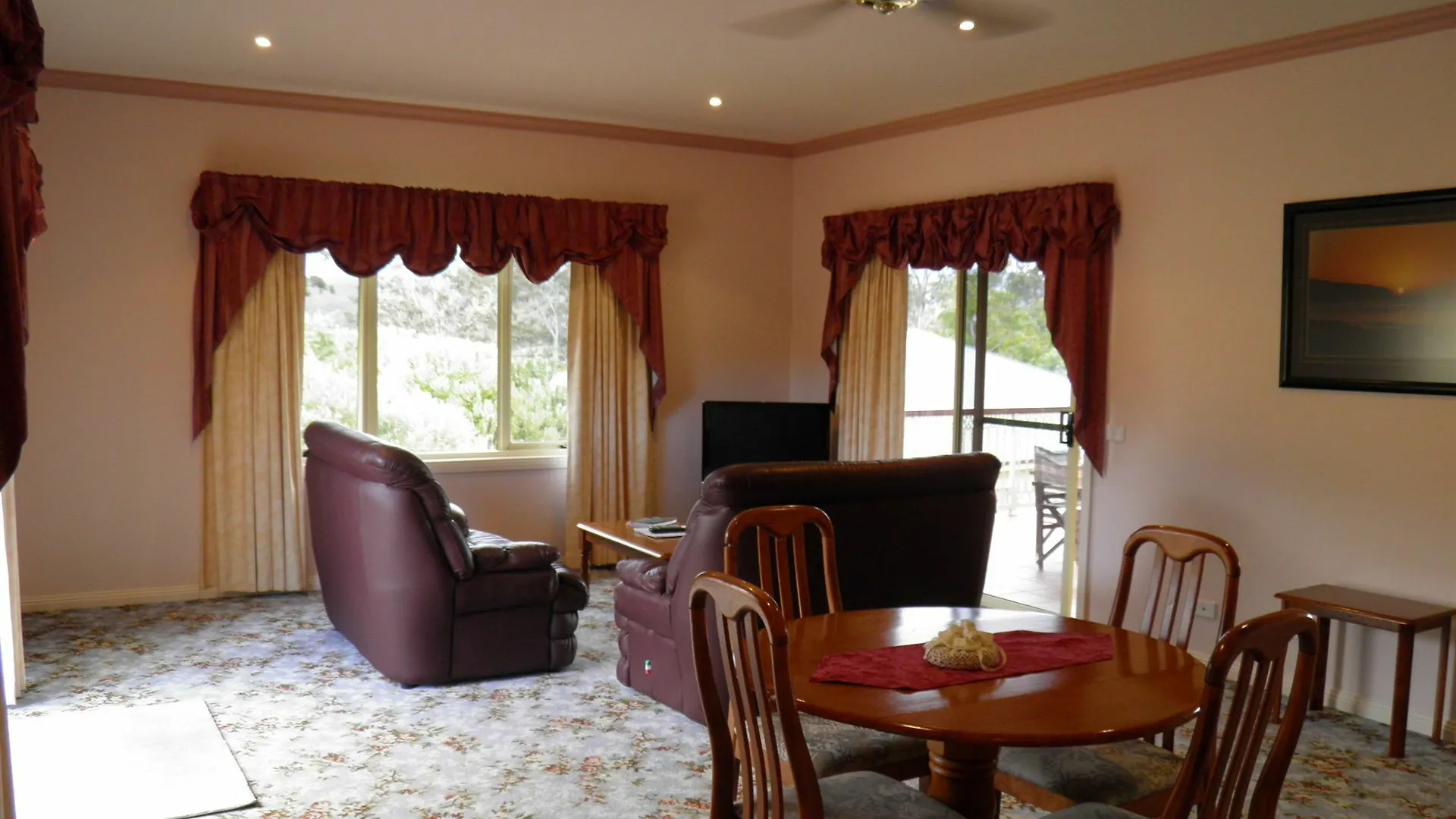 Robyn'S Nest Lakeside Resort Merimbula